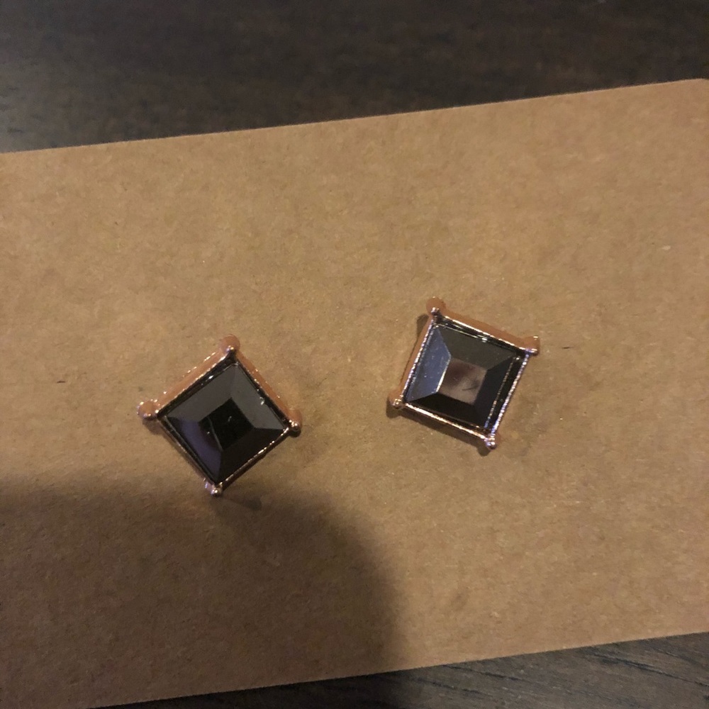 NWT 🎉 Geometric Stud Earrings